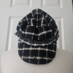 Vince Camuto Black And White Tweed Fabric Newsboy Hat With Chain Detail